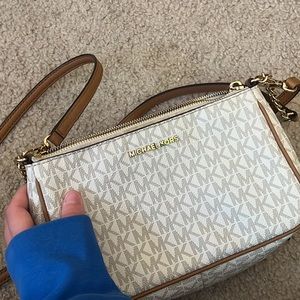 Michael kors crossbody